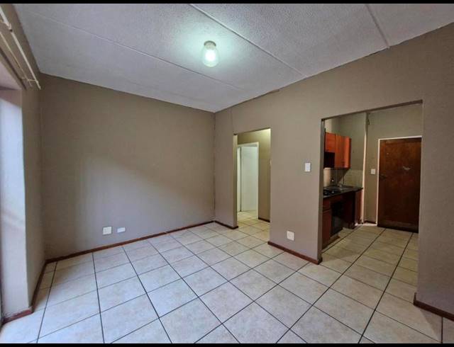 2 BEDROOM APARTMENT FOR SALE IN KEMPTON PARK CENTRAL